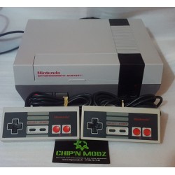 Nintendo NES + 2 manettes - Non Jaunie - Dézonnée - Occasion - Sans boite ni notice