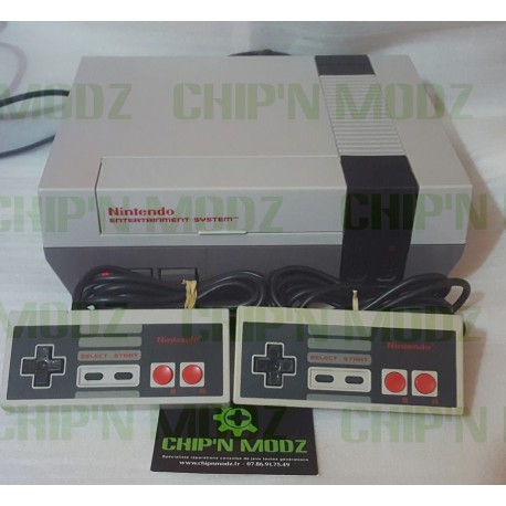 Nintendo NES + 2 manettes - Non Jaunie - Dézonnée - Occasion - Sans boite ni notice